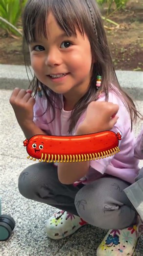 Twin Twin Learns About MILLIPEDES 🪱