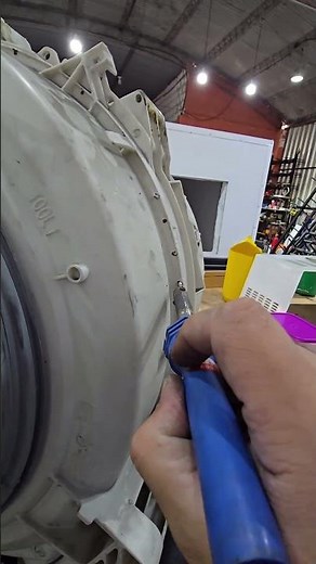 Cambio de rodamientos de lavadora con tambor sellado de una lavadora de carga frontal