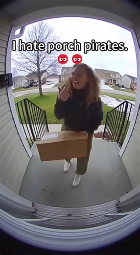 Porch exploding package box with glitter🥰😜🧐😚 #porchpiratecaught #glitter #package #prank #funny