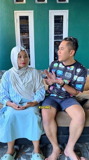 Mama is the voice of a mother cat, dad is the voice of a father cat.