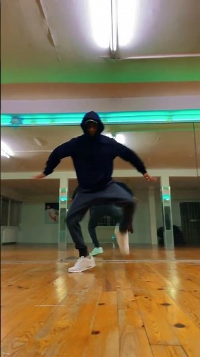 Dancing on Samsung Alarm Tone #shorts