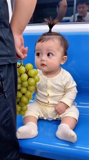 The Baby Ate One Grape… And His Reaction Was Priceless!