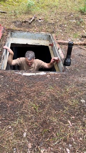 PART TWO. This bunker complex was built between 1969 and 1985. The various sections of the bunker are connected by 400 m of main tunnels and 280 m of side tunnels. There are nine entrances and emergency exits. The protected object was the reserve command centre of the Ministry of National Defence and, probably from autumn 1978 onwards, the rear command centre of the MfNV (FüSt StMCTB and StMCRD). | Bunker Door - Military Secrets