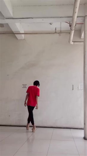 Slaying the runway, one strut at a time 💃. #fyp #tiktok #viralvideo #model #pasarela