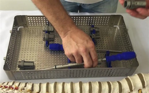 脊柱类手术器械讲解-9ZEK Corpectomy cage [ Español ]