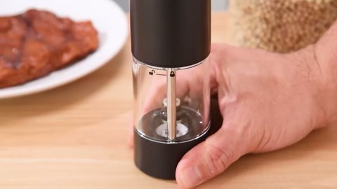 Electric Salt and Pepper Grinder Set Automatic Battery Pepper Mill Shakers Adjustable Coarseness Easy Filling Upgraded Larger Capacity with Led (2 Pack Black/Black）