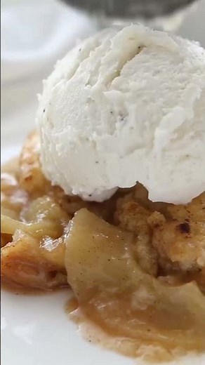 The BEST Apple Cobbler
