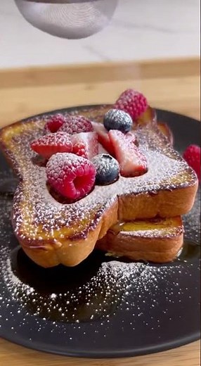 10-Minute Brioche French Toast: Easy Recipe with Berries & Maple Syrup #FrenchToast