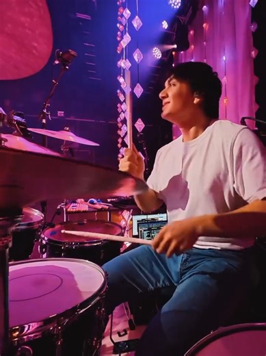 Video originally posted by David Cola, drummer of the Stars Align Tour #freyaskye #starsaligntour #zombies5 #disneyzombies #jesc