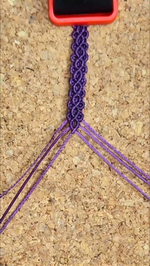 Cute knot pattern with 6 threads for bracelets or chokers ✨️ . . #diyjewelry #friendshipbracelet #friendshipbraceletpattern #macrametutorial #youtubecreator #diycrafts #diyprojects #diybracelet #youtubetutorial #tutorialvideo #youtubecreator | Macrame Projects