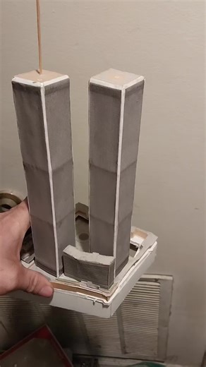 Day/Night WTC paper model #NYC #worldtradecenter #papercraft #opticalillusion