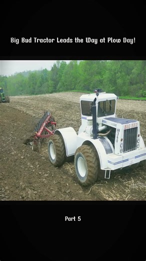 Big Bud Tractor Leads the Way at Plow Day #tratorvideo #agriculturalmchinery #farming #custom #chisel