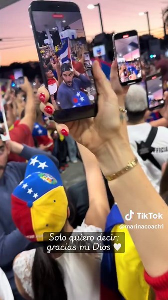 Venezuela LIBRE! No tengo palabras para explicar la emoción que sentimos los venezolanos en el alma y en nuestros corazones 💗 A un nuevo despertar, un nuevo comienzo 🙌 #venezuelalibre #libertad #venezuela #miami #fe