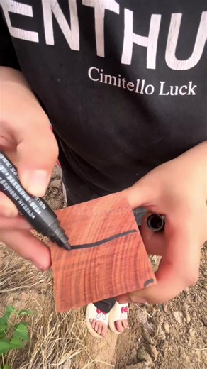 One Block Wood Carving That Moves — Hand‑Carved Interlocking Sculpture