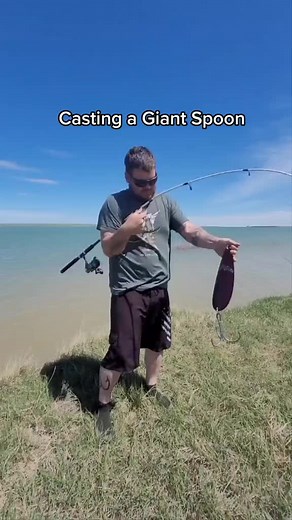 Rate this cast 1-10😂 Video courtesy of fishnex (Tiktok). #casting #fishing #biglure #spoonfishing #giantspoon #fishingislife #funny #fishingtips
