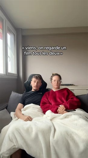 On peut jamais regarder un film en entier avec elle 🙄 #couple #humour #coupleshorts #couplevideo