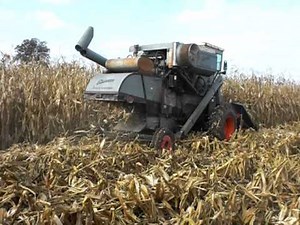Allis-Chalmers/ Gleaner A2 Combine