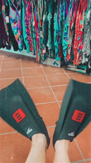 Aqua Shop on Instagram: "Experience next-level speed and propulsion wearing the new Speedo x DMC Elite Max Fins, created in partnership with silicone fin pioneers DMC. Engineered for strong competitive swimmers, Speedos new training fins zone in on ankle roll, using an asymmetrical design and patented DMC Reverse V Rail technology to stabilise the ankle, improve efficiency and optimise torque on each kick. The result? Maximum speed and power gains, and less energy lost. For strong, swimmers Desi