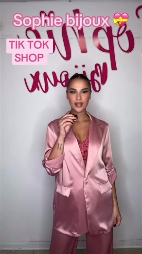 Se hai difficoltà ad acquistare puoi scrivere a una delle nostre personal tramite sito www.sophiebijoux.it e ti aiuteranno nell’acquisto 💝 #moda #outfit #abbigliamentodonna #curvyitalia #perteeee | Sophie Bijoux abbigliamento donna