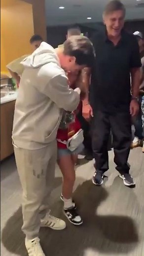 A FAN is thrilled to MEET MESSI at SUPER BOWL: HUGS HIM and STARTS CRYING