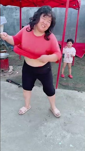 Watch Tongtong's Tail-Twirling Dragon Dance