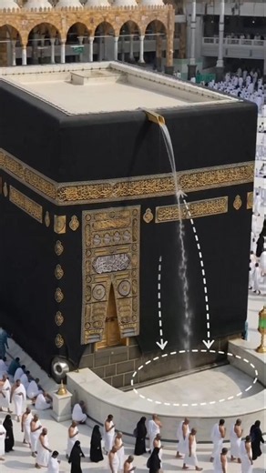 The Golden Gutter on the Kaaba🤲!#islamicshorts#makkah#history