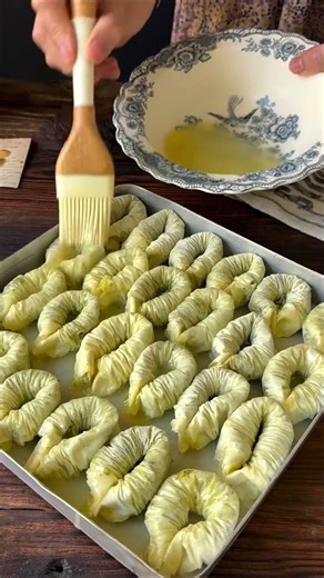 hatice0ncel: Hazır baklava yufkası ile yapabileceğiniz pratik bir baklava tarifi ile geldim