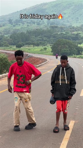It is friday again#fyoupage #viraltiktok #amapiano #vibes #tiktok | it's friday