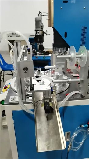 Multi-station machines complete tasks efficiently，factory display