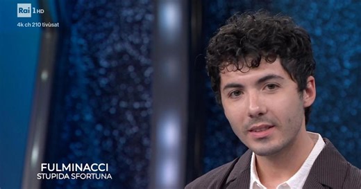 Sanremo 2026. Fulminacci canta “Stupida sfortuna”, un brano sulla ricerca e la solitudine