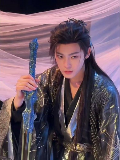 251022 #HouMinghao's #LoveInTheClouds Photoshoot [Live Images] #入青云 #NeoHou #侯明昊