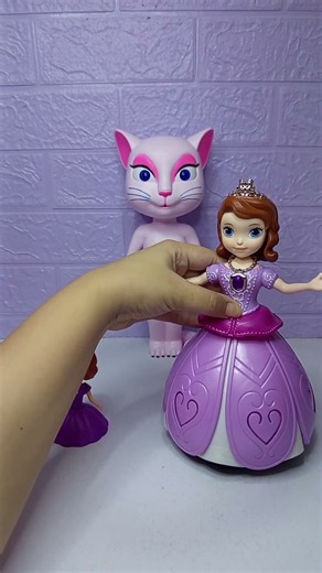 Very cool transforming Princess Sofia and little princess