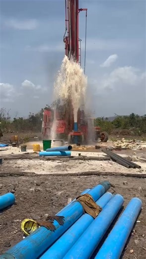 📌📌📌Pourquoi l’Étude Géophysique est-elle Indispensable pour les Forages ou même avant le chiffrage d’un projet de forage ? 🤔 1. Localisation Précise des Nappes Phréatiques 💧 L’étude géophysique permet d’identifier l’emplacement exact des nappes phréatiques et d’évaluer leur profondeur 🌍. Cela réduit le risque de forer dans des zones stériles, évitant ainsi les coûts supplémentaires associés aux erreurs de forage. Dans un pays où les conditions géologiques varient considérablement, comme en