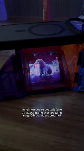 Assure-toi de follow @charlotte.inspira pour ne rien manquer de contenu sur l’entraînement, la course, la randonnée mais aussi vie de maman en général dont des trucs et idées d’activités! J’ai vu ce petit « Mom Hack » passé et je devais l’essayer! 🤯 je ne sais pas si c’est les parents ou les enfants qui ont trouvé ça plus cool?! 🤣 Tu peux créer un hologramme avec des blocs magnétiques et c’est vraiment l’fun!! Si tu veux tester ça chez vous 👇 ❣️Prends 7 carrés et 2 triangles ❣️Assemble-les po