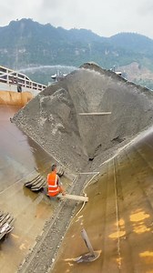 Barge unloads 3500 tons of rock | USA Machines Channel