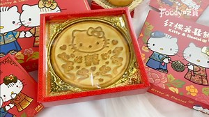 331K views · 5.2K reactions | 中式Kitty好美！「Hello Kitty囍餅」讓人瞬間想嫁ε٩(๑> ₃ <)۶з 就算沒有要結婚也想買來吃！ ✨紅櫻花食品 x Hello Kitty 台灣伴手禮 - 更多「Hello Kitty囍餅」資訊https://reurl.cc/Ob2NvD - 有任何廣編合作、美食、旅遊與新品新聞稿、歡迎Mail至 info@foodytw.com | Foody 吃貨 | Facebook