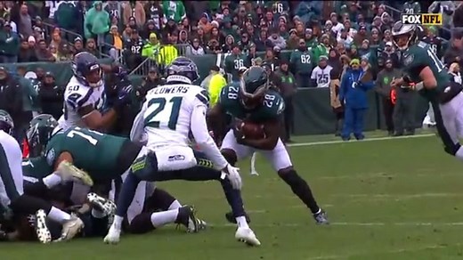 Jay Ajayi's first carry with Eagles in '19 goes for a first down