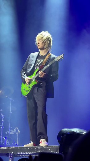 Toru’s Amazing Guitar Skills | ONE OK ROCK