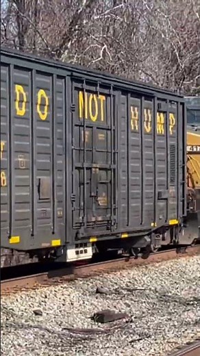 I135-01 with CSXT ES44AH #3237 Leading with a quick horn show