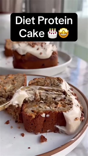 Protein Banana Bread – Ingredients 5.6 oz oat flour 4 oz protein powder (peanut butter / vanilla / chocolate – optional) 0.14 oz baking soda 0.18 oz baking powder 0.04 oz salt 0.09 oz cinnamon 3 ripe bananas 8 oz Icelandic or Greek yogurt 2 oz coconut oil or avocado oil 2 oz maple syrup / agave / date syrup 0.18 oz vanilla extract 3 eggs Optional but amazing topping 2 oz protein cream cheese 1 oz smooth peanut butter 0.5 oz maple syrup 0.09 oz vanilla extract Instructions Preheat the oven to 350