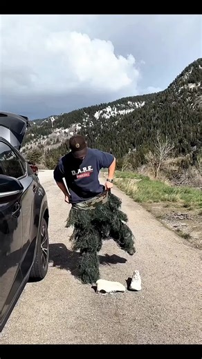 Secret photoshoot for strangers car #foryoupage #secret #photography #camouflage #surprise