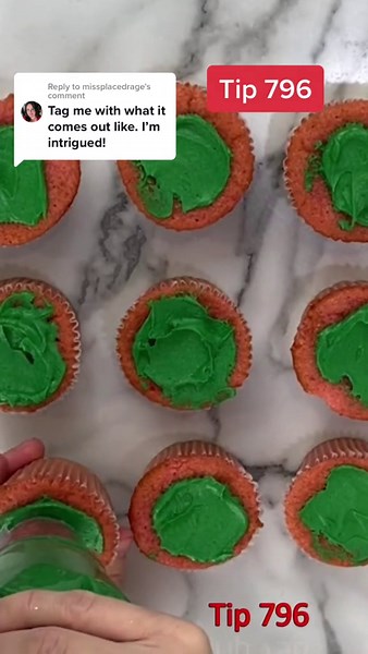 How to Pipe Gorgeous Wreath Cupcakes in Seconds