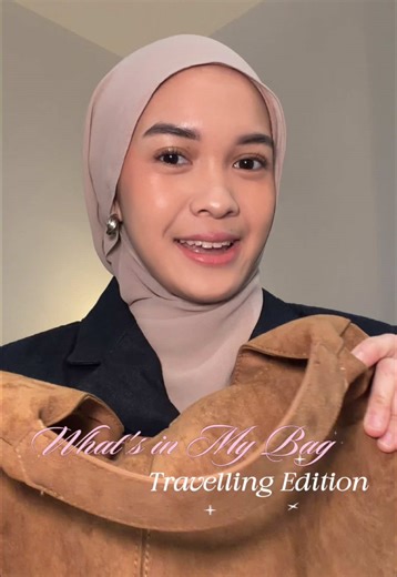 What's in My Travel Bag: Essentials & Tips