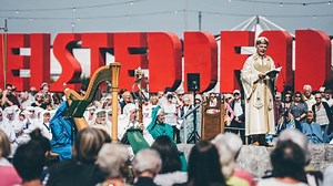 Safle Eisteddfod Llŷn yn 'gyfleus a chompact'