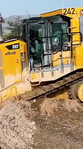 4.1K views · 81 reactions | Bulldozer massive machinery #fypシ゚ #caterpillar #machine #viralchallenge #construction #agriculture #trend #canada #australia #usa | Matthew Okwuosa | Facebook