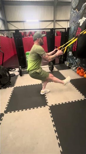 Trx one leg squats #trx#unilateral #oneleg
