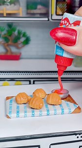 NEW Miniverse Make it Mini Café Series 5 Wave 2 “Pigs in a blanket” ✨ How adorable are these? #miniverse #makeitmini #miniversecafe #piginablanket #miniature #minifood Miniverse | Dee forever minis