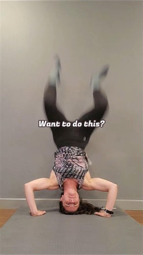Block assisted kipping HSPU tutorial 💪 #handstandtips #crossfit