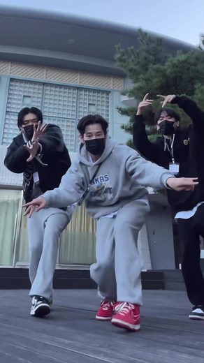 TikTok의 ALiEN Dance Studio