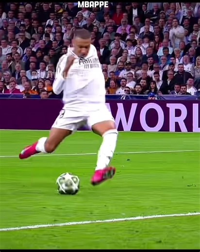Kylian Mbappe signature move 👀👀